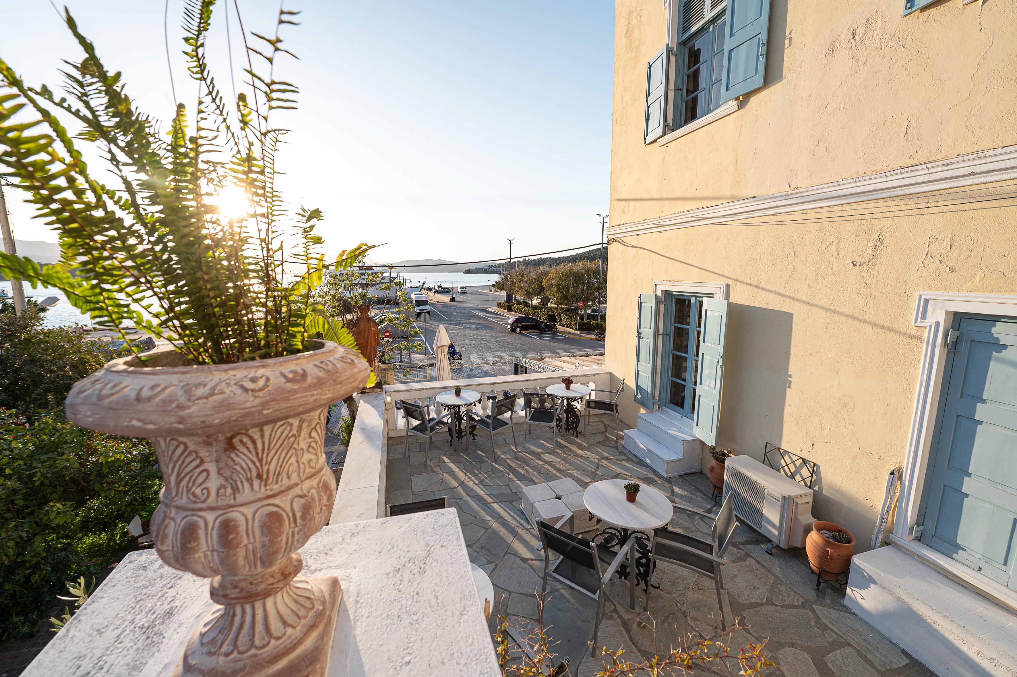 Dionysos Hotel Poros Town Exterior photo